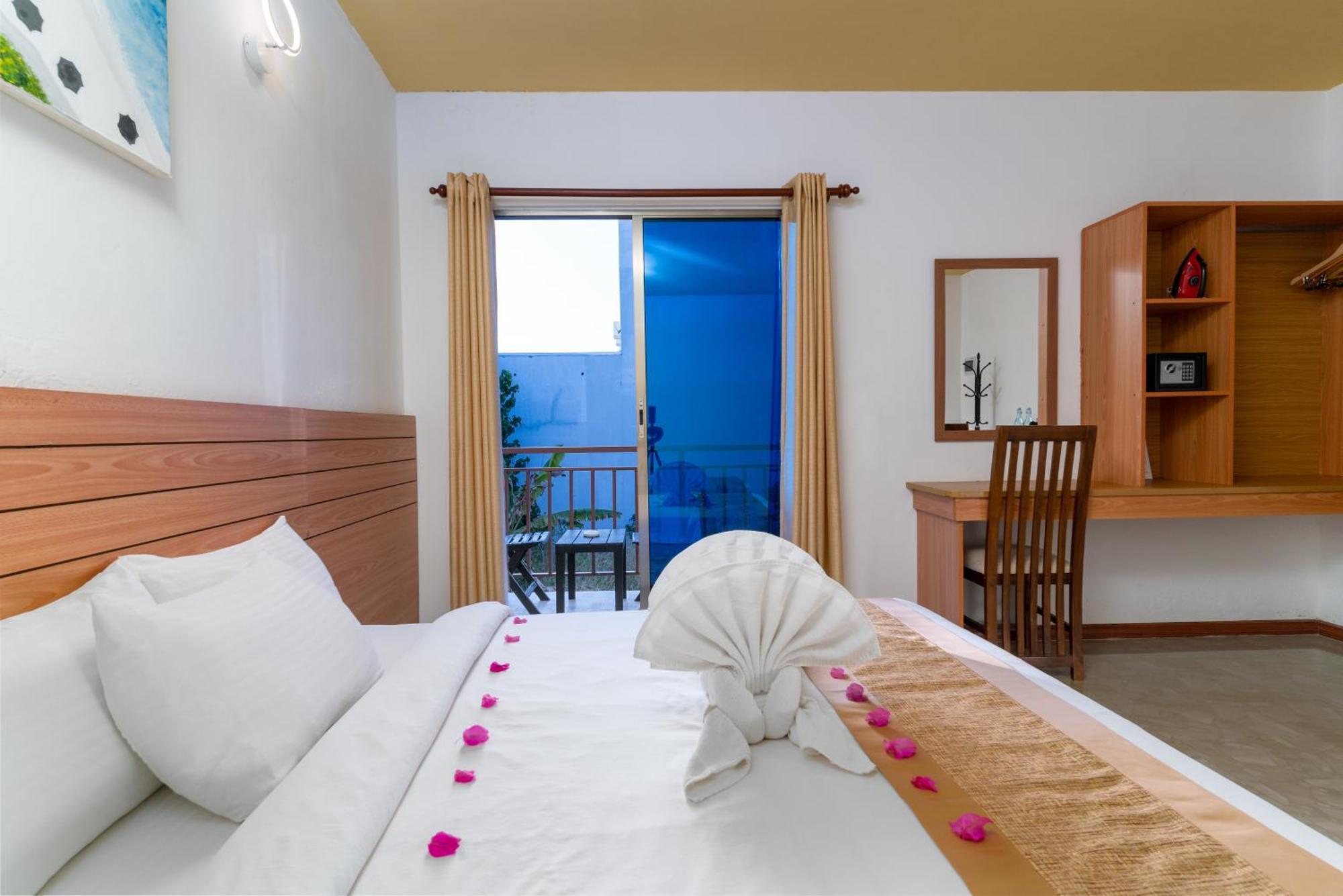 Nala Veli Beach & Spa Ukulhas Island Exterior photo