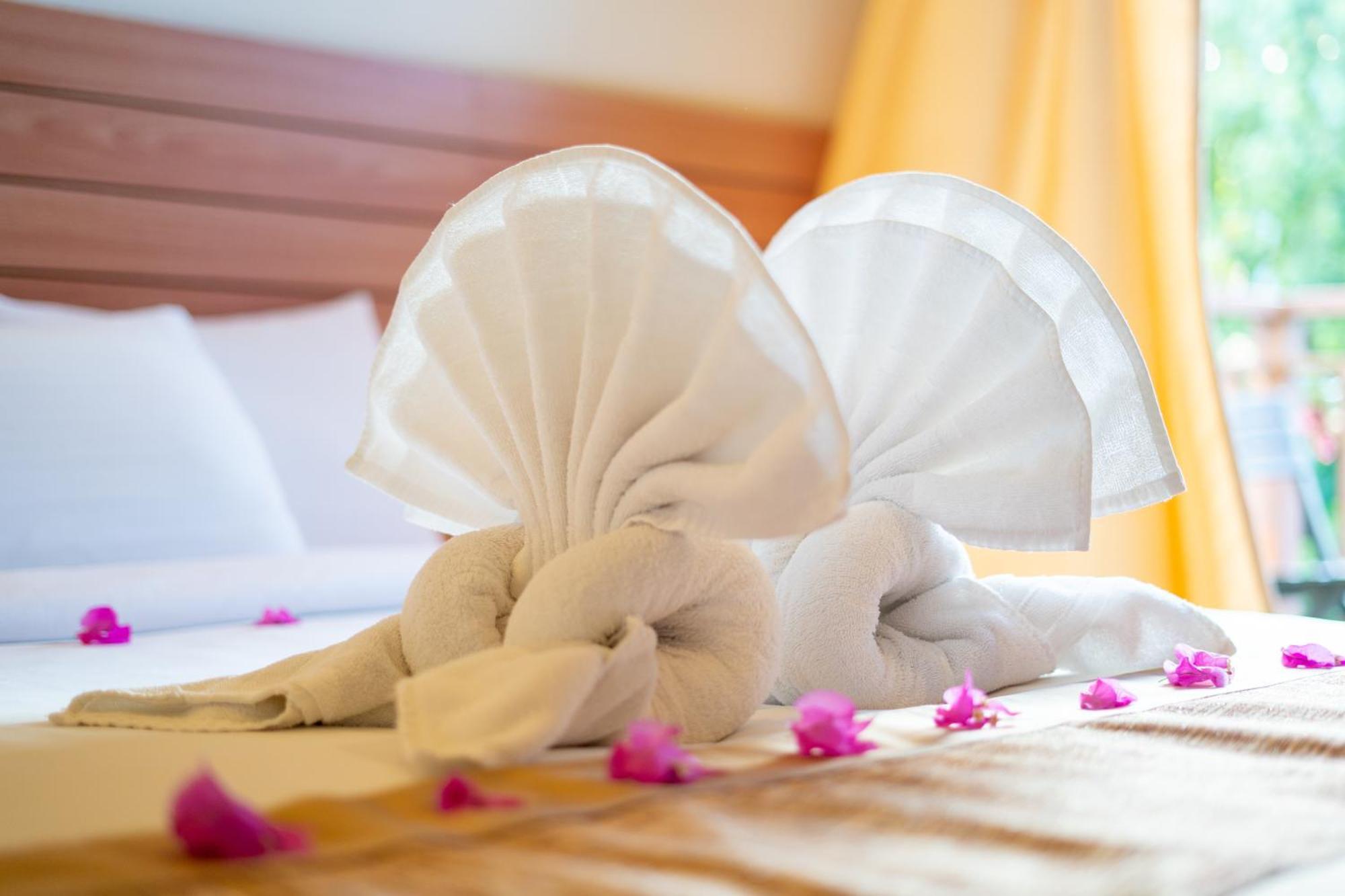 Nala Veli Beach & Spa Ukulhas Island Exterior photo